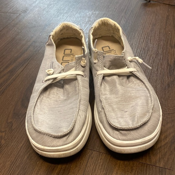 Hey Dudes Size 7 - Picture 1 of 3